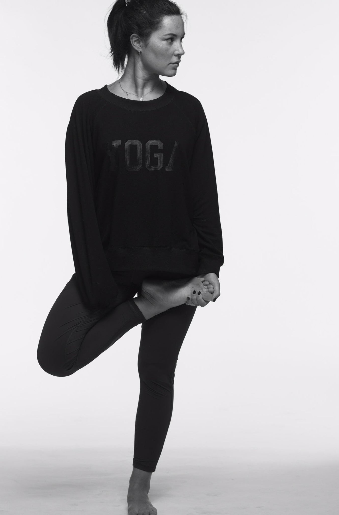 YOGA SWEATSHIRT BLACK ON BLACK - Haven Collective